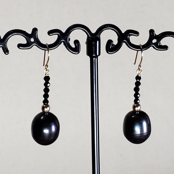 Elegant Black Pearl Drop Earrings - Picture 1 of 6